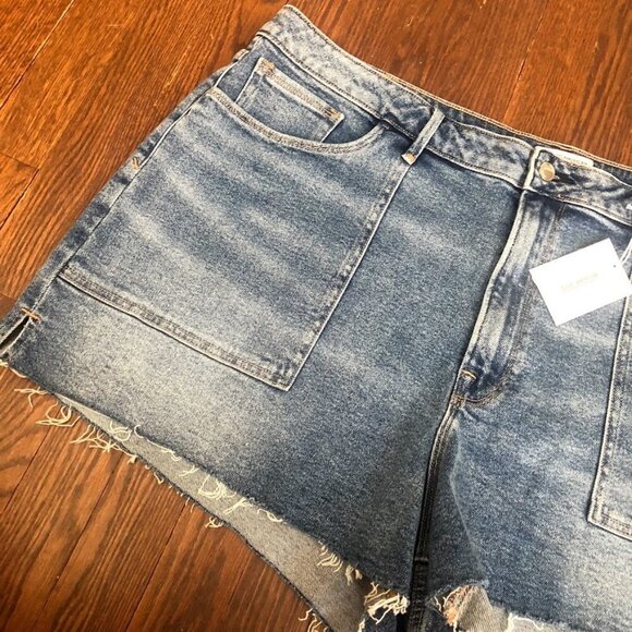 NWT Good American Cutoff Denim Shorts - Picture 3 of 5